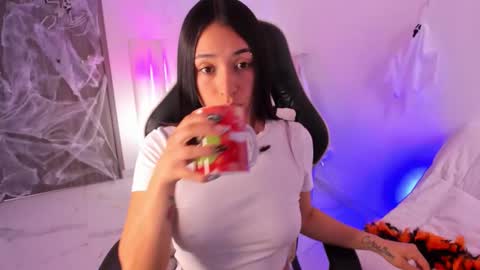 Snapshot of gaby_yummy chatting on 10-28-25, 04:53 Gabriela online show from 10-28-25, 04:53