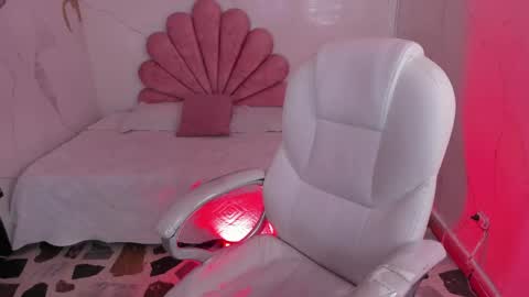 Gaby Owens  online show from 04-29-26, 09:54