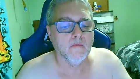 Snapshot of gadude45 chatting on 09-10-25, 12:43 gadude45 online show from 09-10-25, 12:43
