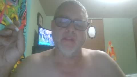 Snapshot of gadude45 chatting on 05-25-26, 01:44 gadude45 online show from 05-25-26, 01:44