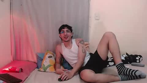 Snapshot of gaia_16 chatting on 02-17-26, 08:15 Gaia y Clayde online show from 02-17-26, 08:15