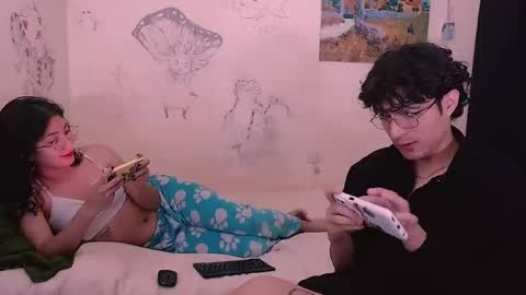 Snapshot of gaia_16 chatting on 03-04-26, 10:05 Gaia y Clayde online show from 03-04-26, 10:05