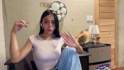 Snapshot of galileii chatting on 09-18-25, 11:45 galileii online show from 09-18-25, 11:45