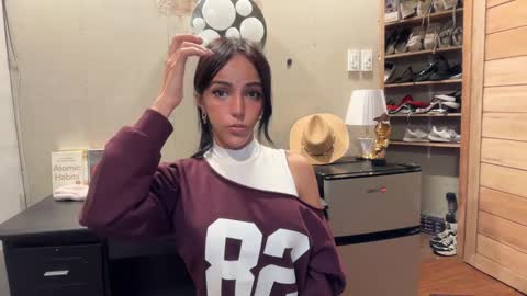 Snapshot of galileii chatting on 11-11-25, 02:39 galileii online show from 11-11-25, 02:39