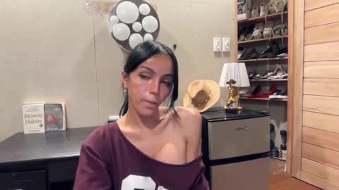 Snapshot of galileii chatting on 11-22-25, 05:01 galileii online show from 11-22-25, 05:01