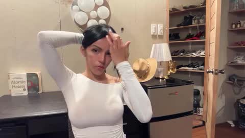 Snapshot of galileii chatting on 01-12-26, 11:48 galileii online show from 01-12-26, 11:48