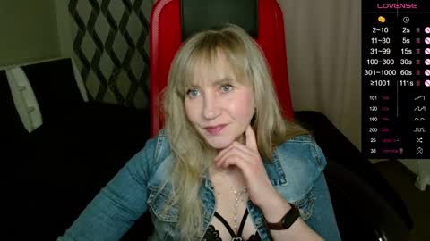 Snapshot of ganet469 chatting on 12-14-25, 08:13 Janette online show from 12-14-25, 08:13