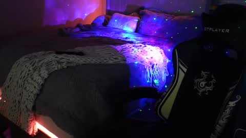 Jenna  - be back MONDAY night.  online show from 01-18-26, 09:24