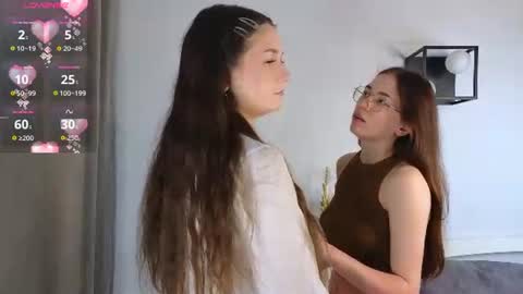 Snapshot of garden_flower chatting on 06-11-26, 03:04 Violla online show from 06-11-26, 03:04