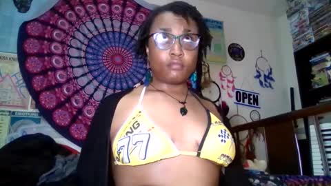Snapshot of gardeniaspear chatting on 05-19-26, 05:25 Gardenia online show from 05-19-26, 05:25