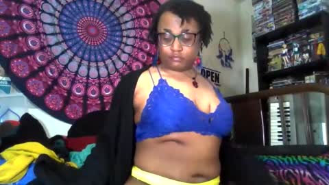 Snapshot of gardeniaspear chatting on 06-10-26, 08:13 Gardenia online show from 06-10-26, 08:13