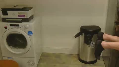 Snapshot of garybaker60 chatting on 01-12-26, 07:19 Gaz online show from 01-12-26, 07:19