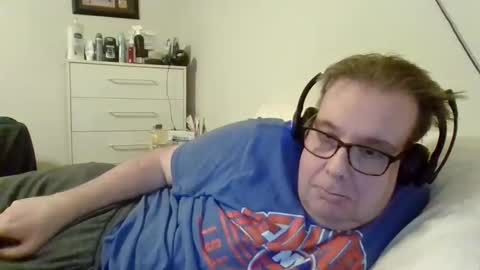 Snapshot of garyg930 chatting on 11-23-25, 04:01 Gary online show from 11-23-25, 04:01