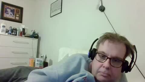 Snapshot of garyg930 chatting on 12-02-25, 01:55 Gary online show from 12-02-25, 01:55