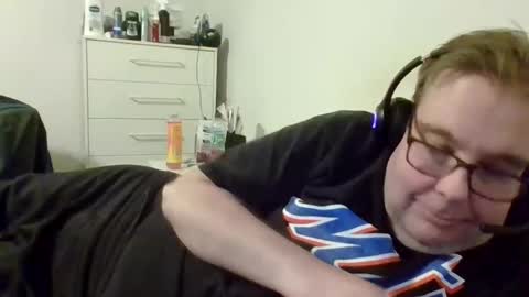 Snapshot of garyg930 chatting on 12-03-25, 05:04 Gary online show from 12-03-25, 05:04