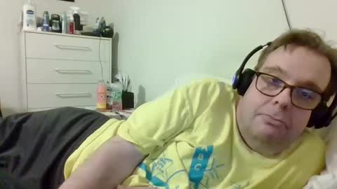 Snapshot of garyg930 chatting on 12-04-25, 07:06 Gary online show from 12-04-25, 07:06