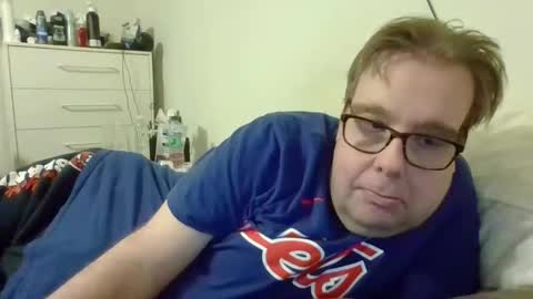 Snapshot of garyg930 chatting on 01-09-26, 02:14 Gary online show from 01-09-26, 02:14