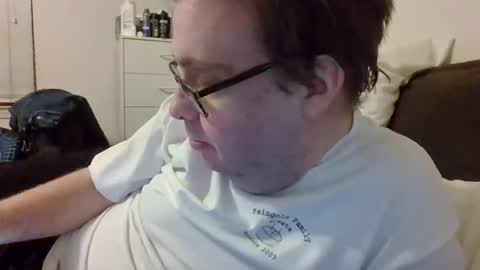 Snapshot of garyg930 chatting on 02-10-26, 01:43 Gary online show from 02-10-26, 01:43