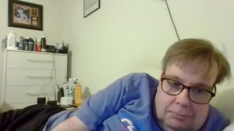 Snapshot of garyg930 chatting on 02-11-26, 03:55 Gary online show from 02-11-26, 03:55