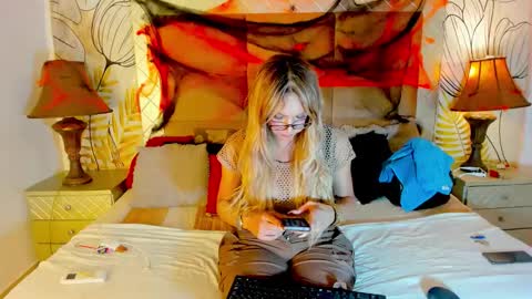 Snapshot of gaticahotts chatting on 10-21-25, 09:48 melanny villa online show from 10-21-25, 09:48