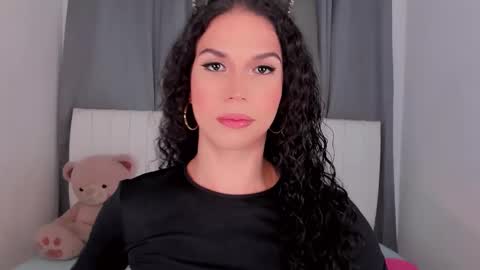 Snapshot of gatitavenecis1 chatting on 10-25-25, 06:13 Vnecis Marn online show from 10-25-25, 06:13