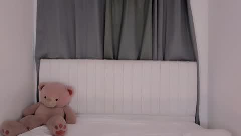 Snapshot of gatitavenecis1 chatting on 11-15-25, 06:37 Vnecis Marn online show from 11-15-25, 06:37