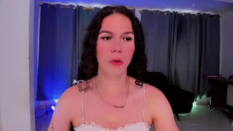 Snapshot of gatitavenecis1 chatting on 03-25-26, 09:43 Vnecis Marn online show from 03-25-26, 09:43