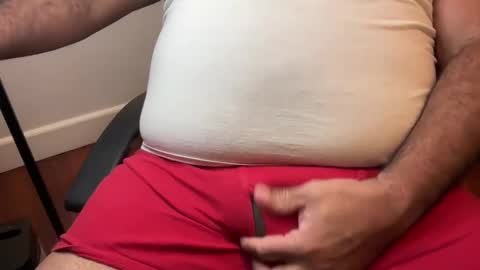 Snapshot of gato27cam chatting on 12-26-24, 04:43 Marco online show from 12-26-24, 04:43