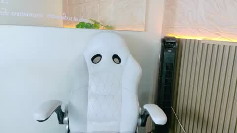 gaviluc_ online show from 07-04-26, 12:44