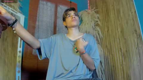 Snapshot of gaze_dream chatting on 12-03-25, 01:31 HAN online show from 12-03-25, 01:31