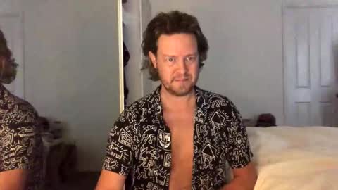 Snapshot of gcsurfer81 chatting on 05-10-26, 01:55 gcsurfer81 online show from 05-10-26, 01:55