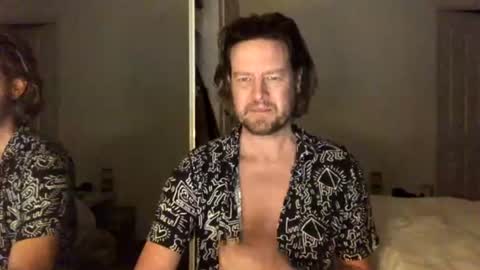 gcsurfer81 online show from 07-12-26, 07:54