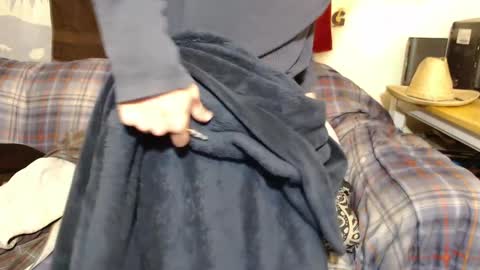 Snapshot of gdanch chatting on 01-16-25, 04:18 G online show from 01-16-25, 04:18