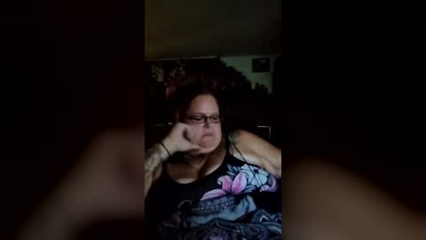 Snapshot of gearheadgoddess chatting on 07-08-26, 08:35 GearHeadGoddess online show from 07-08-26, 08:35