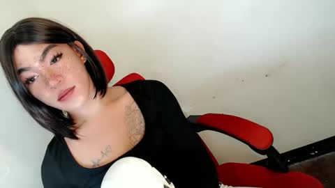 Snapshot of gelluxxx chatting on 05-19-26, 01:56 gelo online show from 05-19-26, 01:56