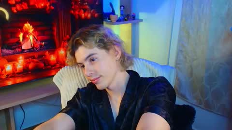 Snapshot of gemdominus chatting on 10-06-25, 12:52 Gem Dominus online show from 10-06-25, 12:52