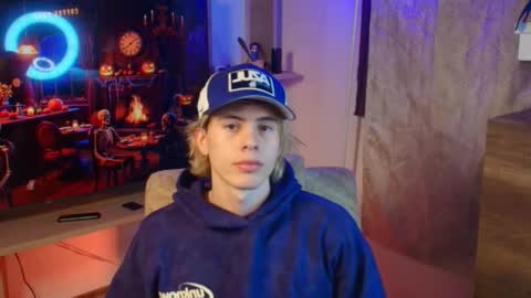 Snapshot of gemdominus chatting on 10-20-25, 12:00 Gem Dominus online show from 10-20-25, 12:00