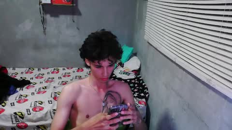 Snapshot of gendo_05 chatting on 12-17-24, 12:01 GENDO online show from 12-17-24, 12:01