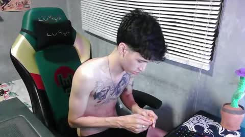 Snapshot of gendo_05 chatting on 09-30-25, 12:48 GENDO online show from 09-30-25, 12:48