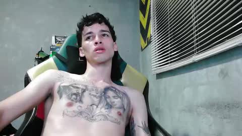 Snapshot of gendo_05 chatting on 10-06-25, 11:24 GENDO online show from 10-06-25, 11:24