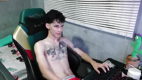 Snapshot of gendo_05 chatting on 10-08-25, 12:41 GENDO online show from 10-08-25, 12:41