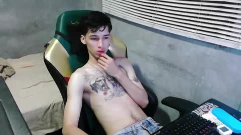 Snapshot of gendo_05 chatting on 10-12-25, 12:15 GENDO online show from 10-12-25, 12:15