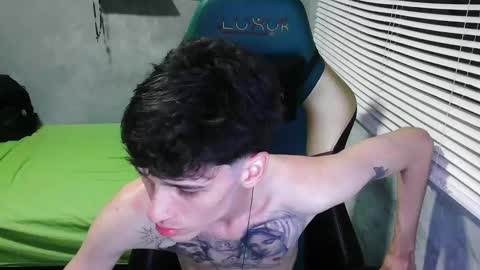 Snapshot of gendo_05 chatting on 11-04-25, 11:37 GENDO online show from 11-04-25, 11:37