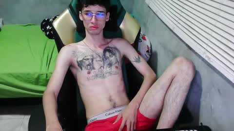 Snapshot of gendo_05 chatting on 11-07-25, 10:43 GENDO online show from 11-07-25, 10:43