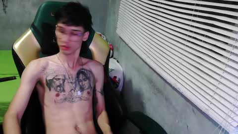 Snapshot of gendo_05 chatting on 11-09-25, 11:47 GENDO online show from 11-09-25, 11:47