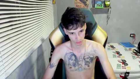 Snapshot of gendo_05 chatting on 12-02-25, 10:49 GENDO online show from 12-02-25, 10:49