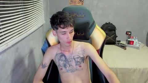 Snapshot of gendo_05 chatting on 01-08-26, 04:04 GENDO online show from 01-08-26, 04:04