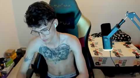 Snapshot of gendo_05 chatting on 02-11-26, 07:02 GENDO online show from 02-11-26, 07:02