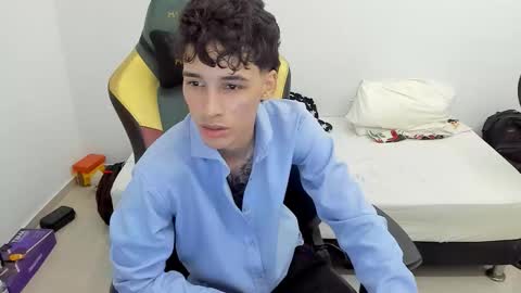 Snapshot of gendo_05 chatting on 03-09-26, 10:36 GENDO online show from 03-09-26, 10:36