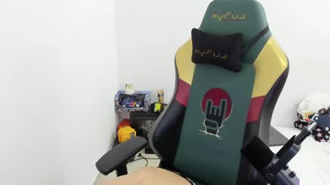 Snapshot of gendo_05 chatting on 03-29-26, 04:07 GENDO online show from 03-29-26, 04:07